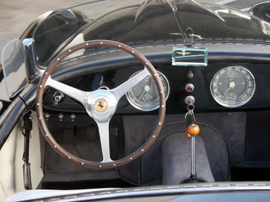  Ferrari 212-225 Inter Barchetta 1952 года  (фото 3 из 16)